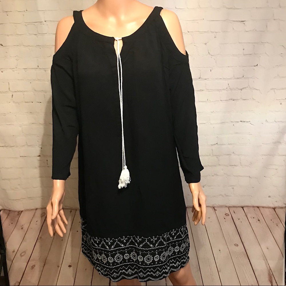 Knox Rose black white boho tassel embroidered size small